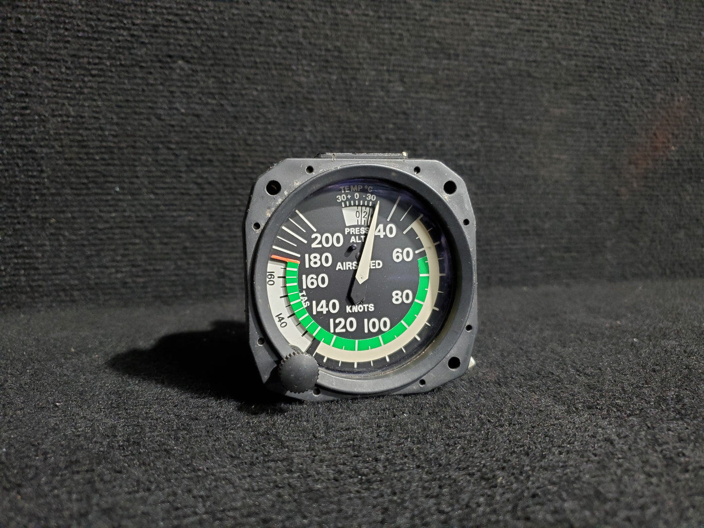 Airspeed Indicator - Cessna - 5Y-MME