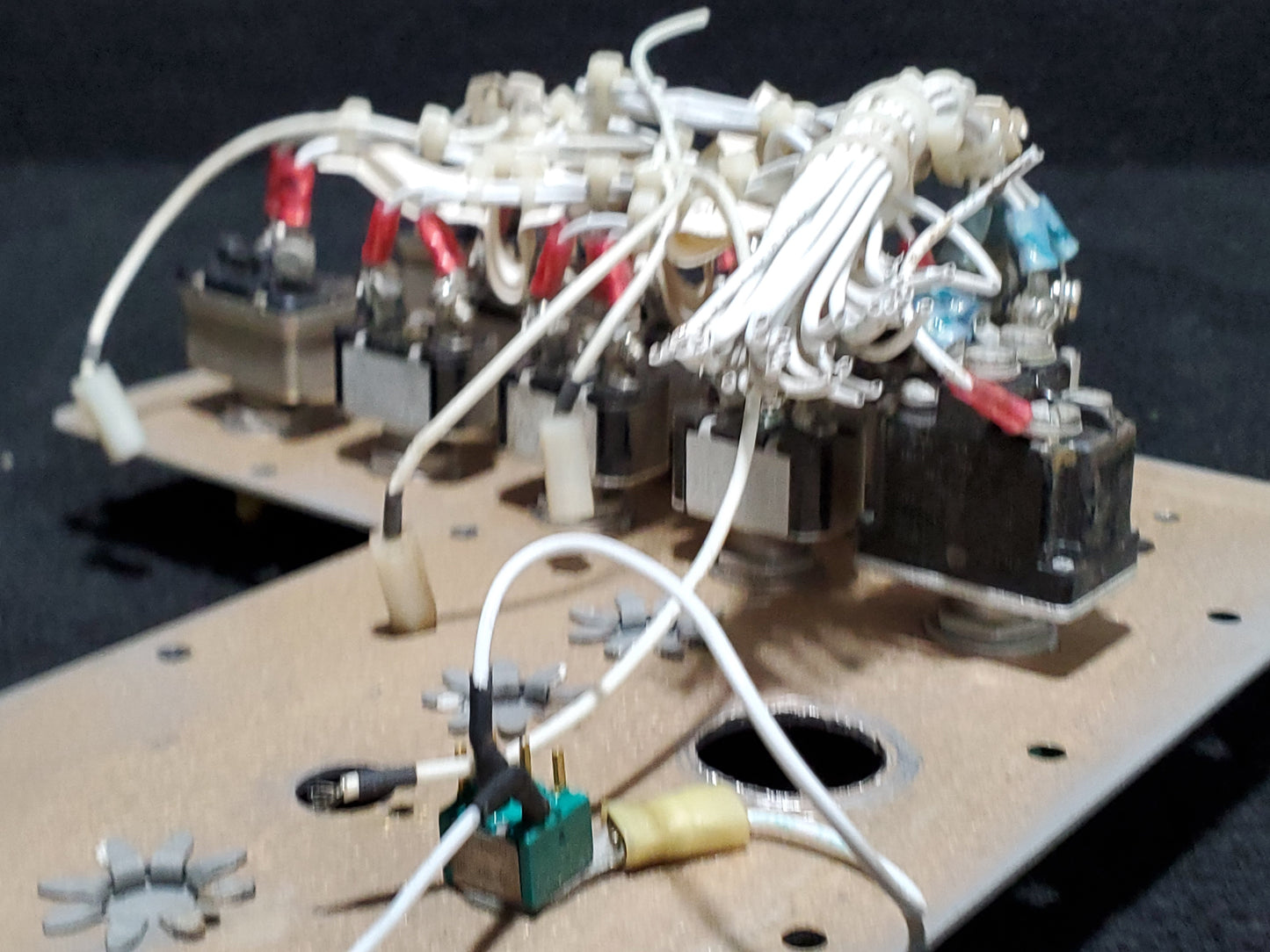 Switch Assy Plate - Cessna - 5H-TAZ