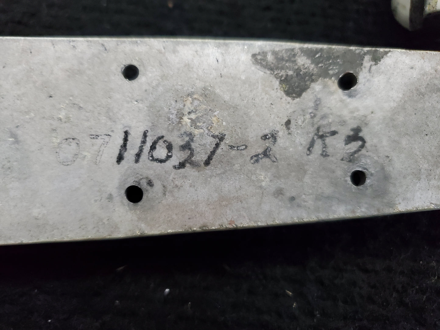 Hinge Set - Cessna - C-FJEZ