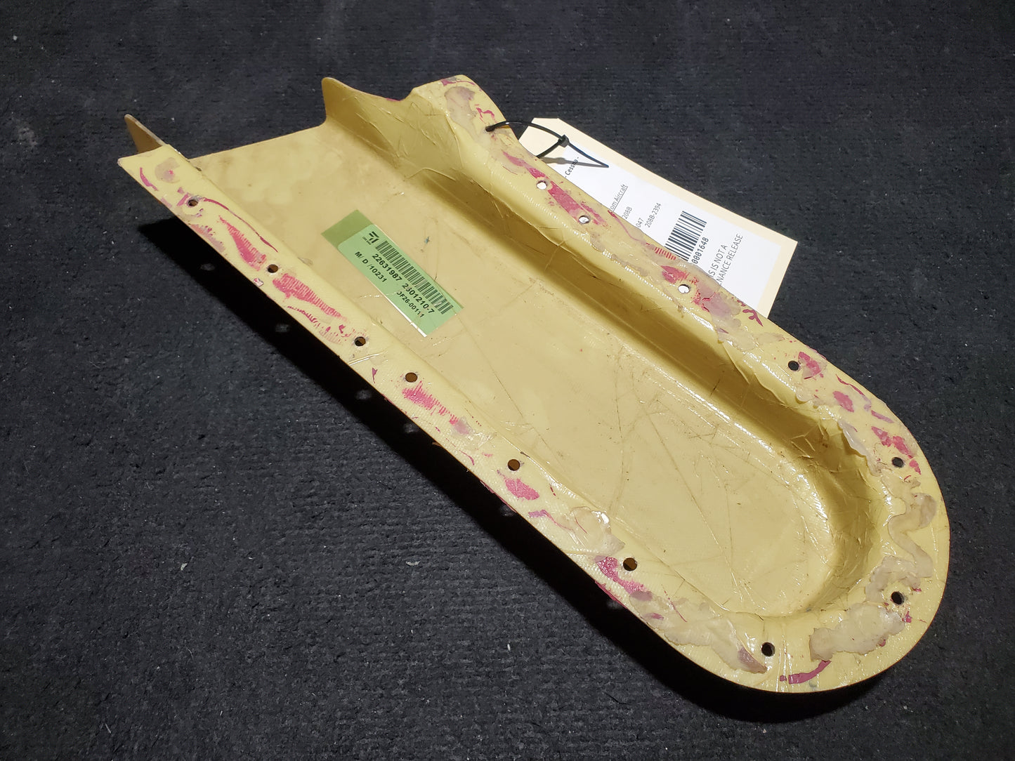 Fuel Drain Cover - Cessna - 5Y-MME