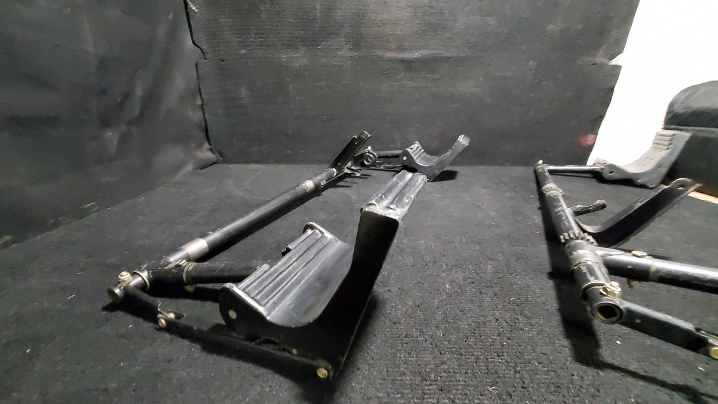 Torque Tube Assy with Rudder Pedals - Cessna - 5H-TAZ