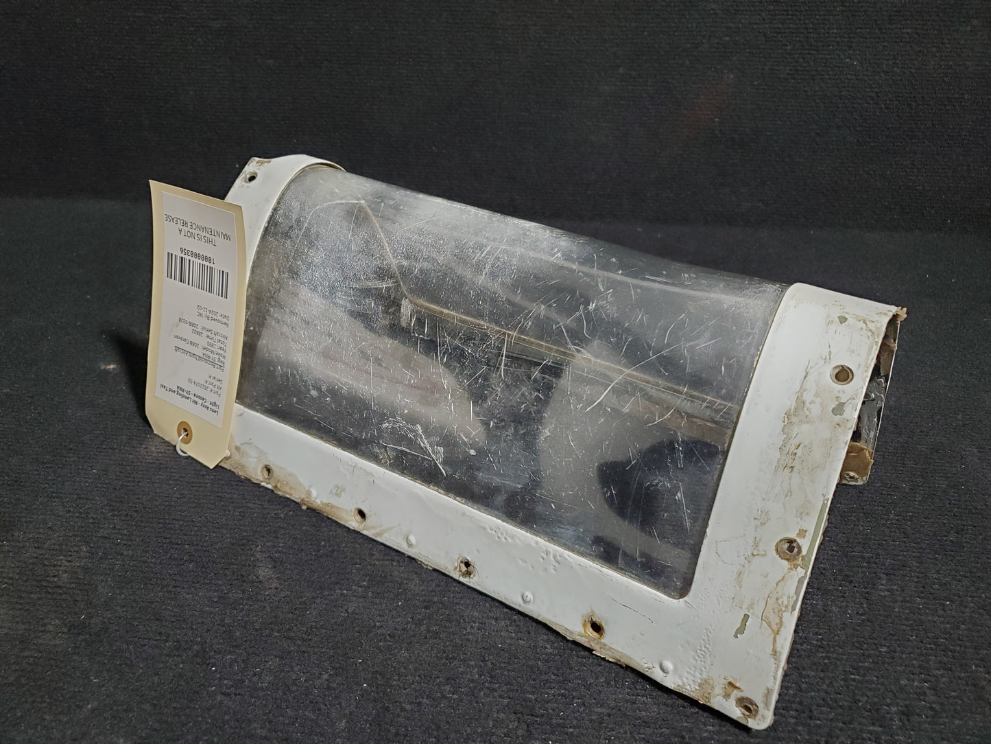 Landing and Taxi Light Lens Assy - RH - Cessna - 5Y-RNA