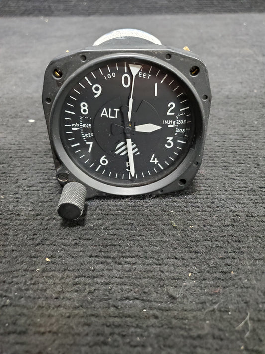 Altimeter - United Instruments - 5Y-ZBW
