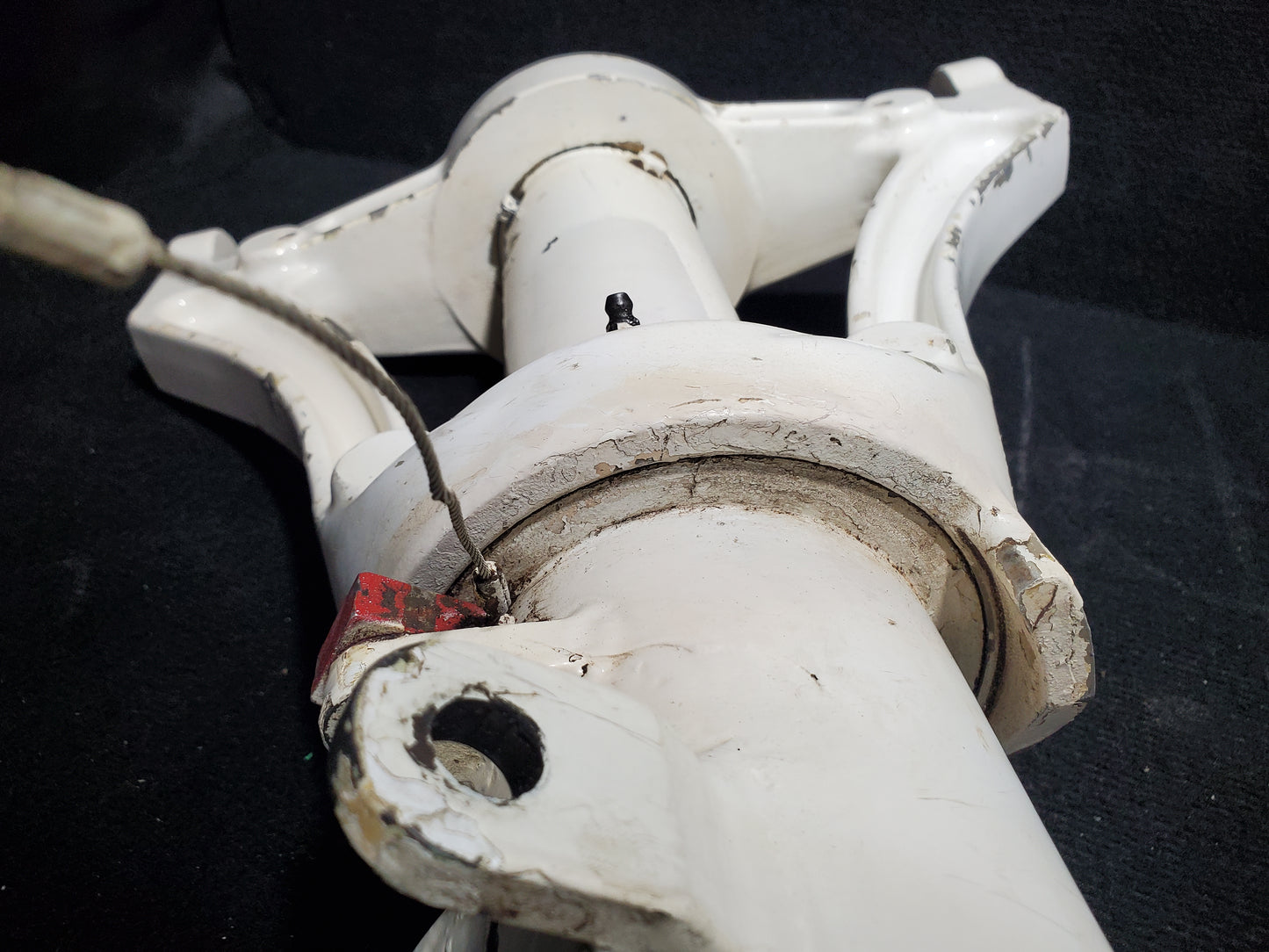 NLG Trunnion Assy - Cessna - 5H-NWA