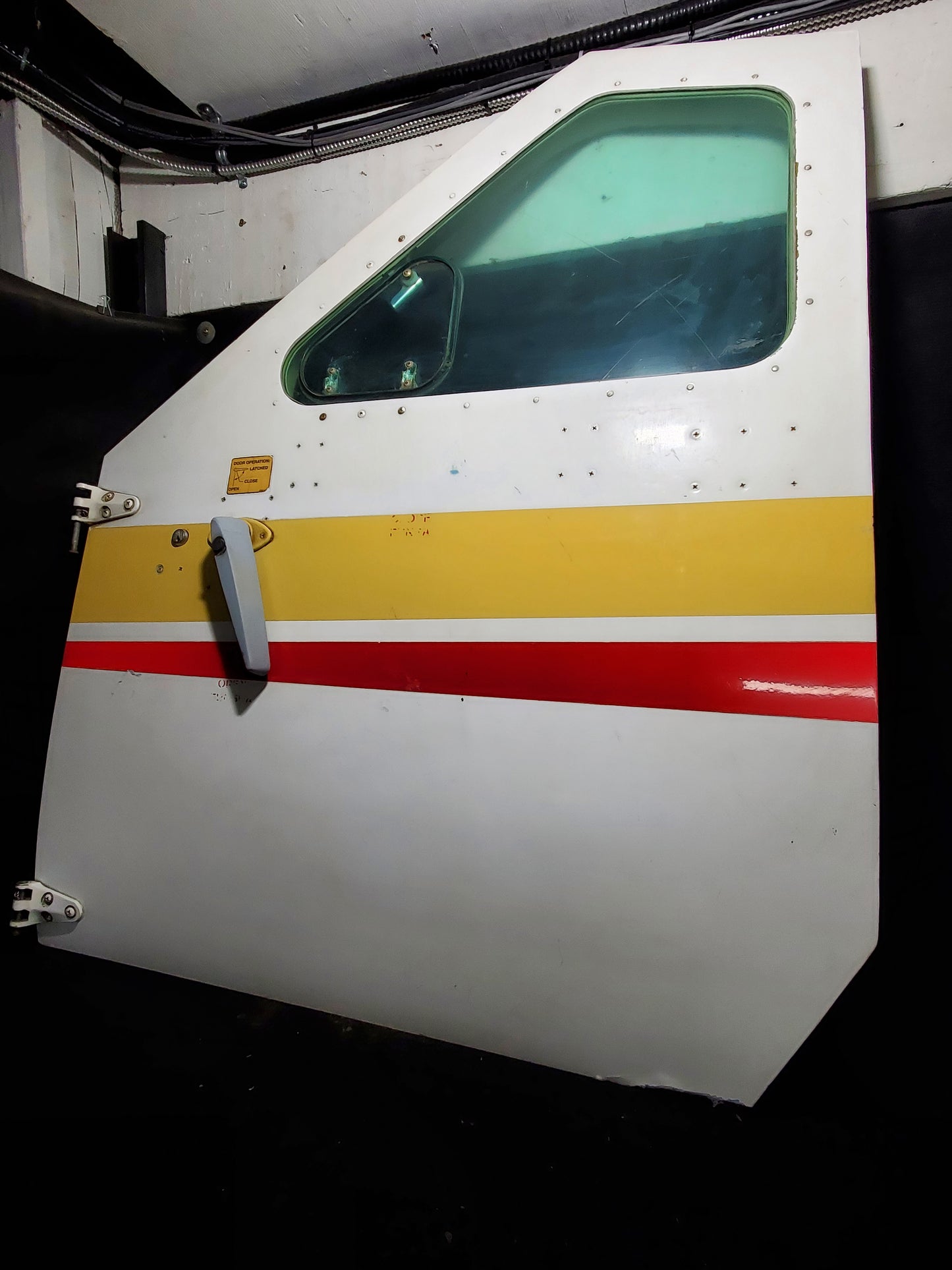 Crew Door - LH - Cessna - 5H-TAZ