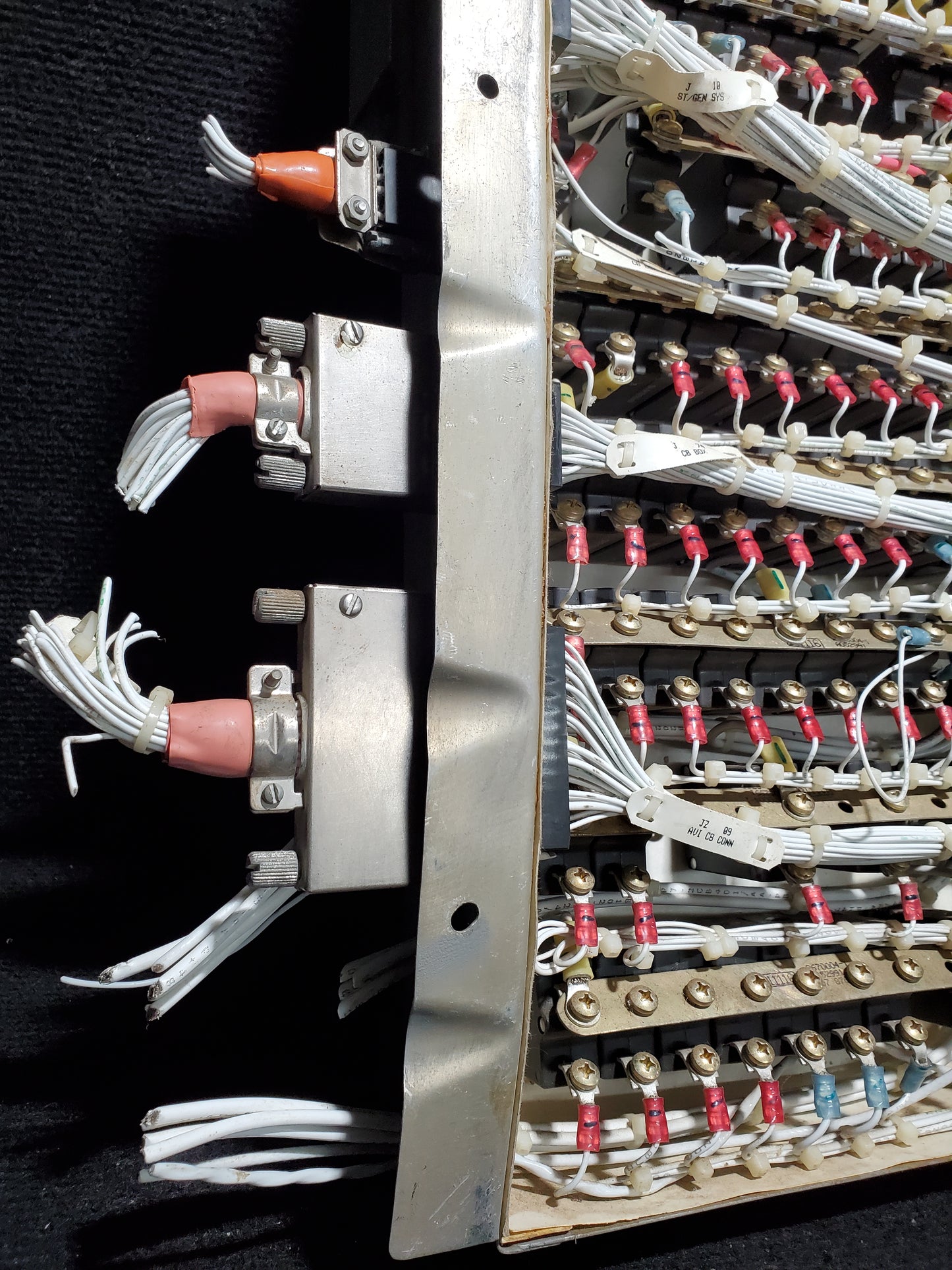 Circuit Breaker Panel Assy - Cessna - 5H-TAZ