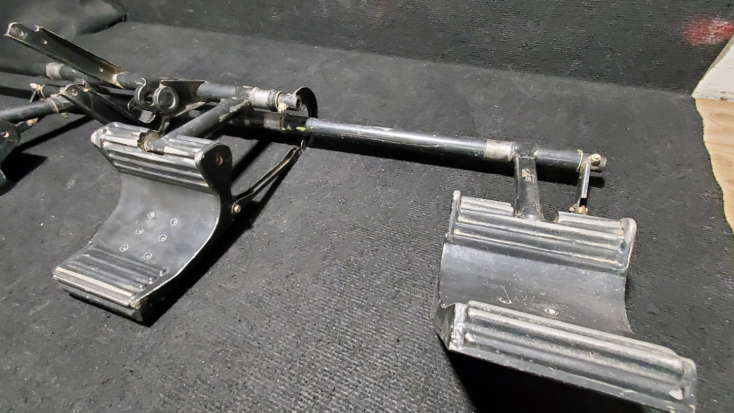 Torque Tube Assy with Rudder Pedals - Cessna - 5H-TAZ