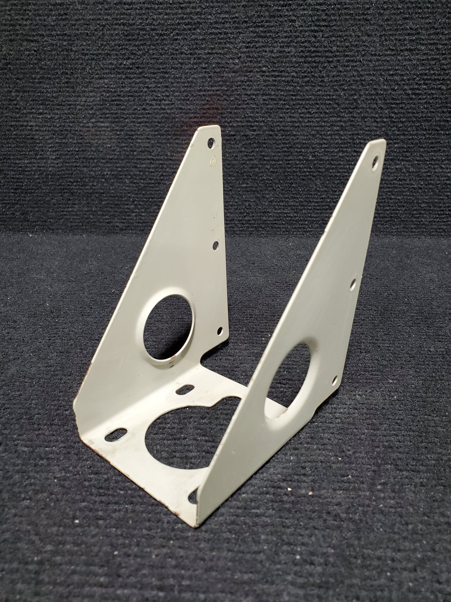 Fuel Filter Bracket - Cessna - 5H-NWA