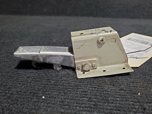 Bracket Assy - Door Latch - LH/RH  Aft - Cessna - 5Y-RNA
