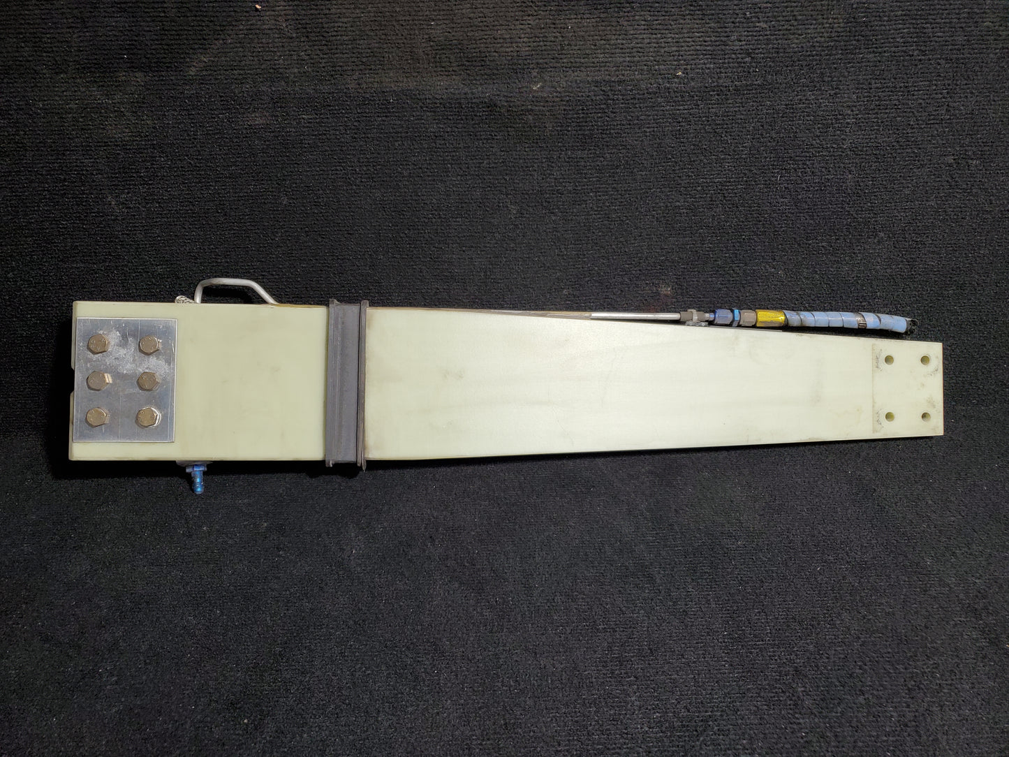 Main Gear Strut - Cirrus - C-GDJL