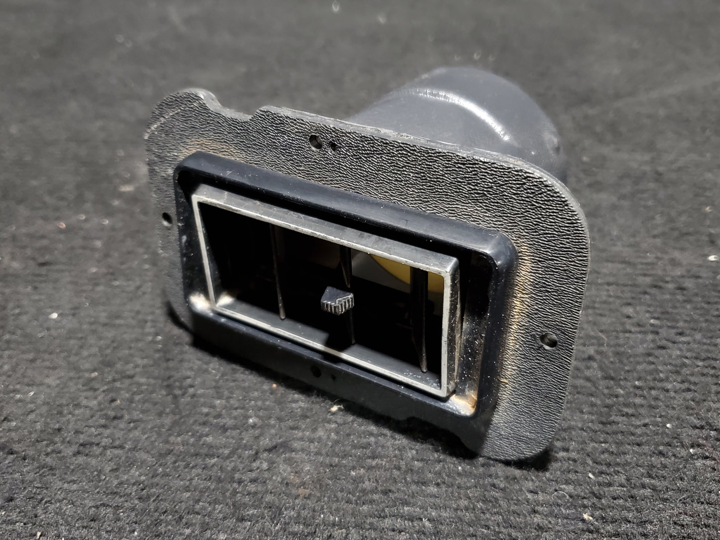 Outlet Housing Assy - Cessna - 5Y-ZBW