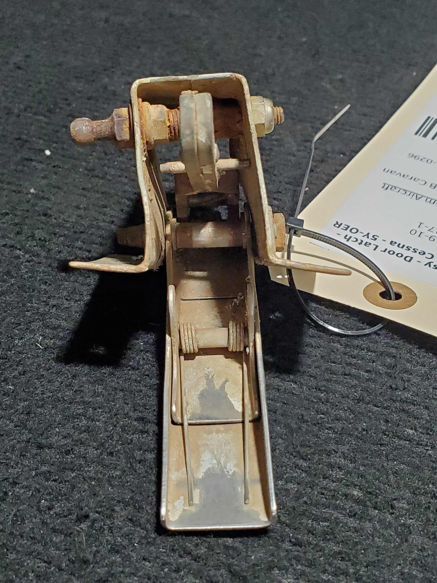 Bracket Assy - Door Latch - LH  Center - Cessna - 5Y-OER