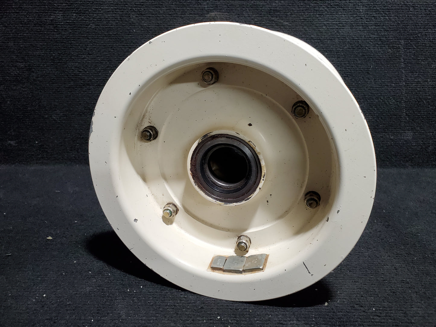 Nose Wheel - Cessna 208B - 5H-NWA