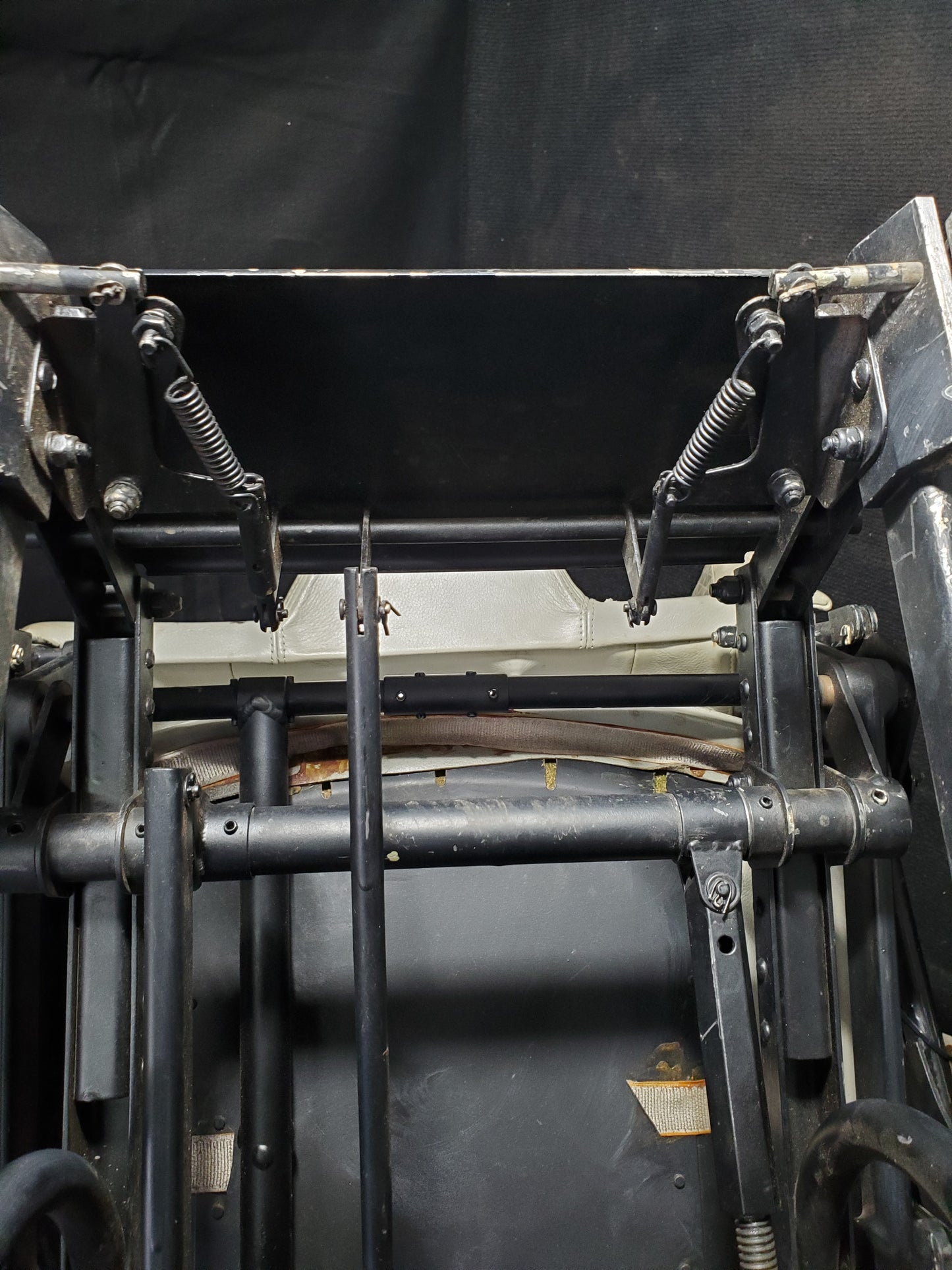 Seat Assembly - Pilot/Co-Pilot - 2 of 2 - Cessna - 5H-TAZ