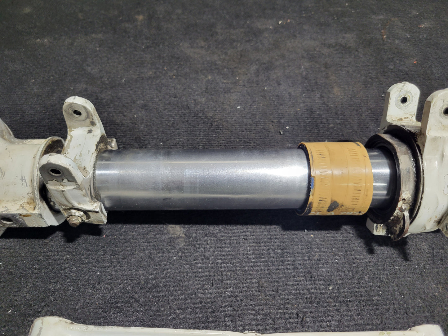 Nose Gear Shock Strut Assy - C-GROC