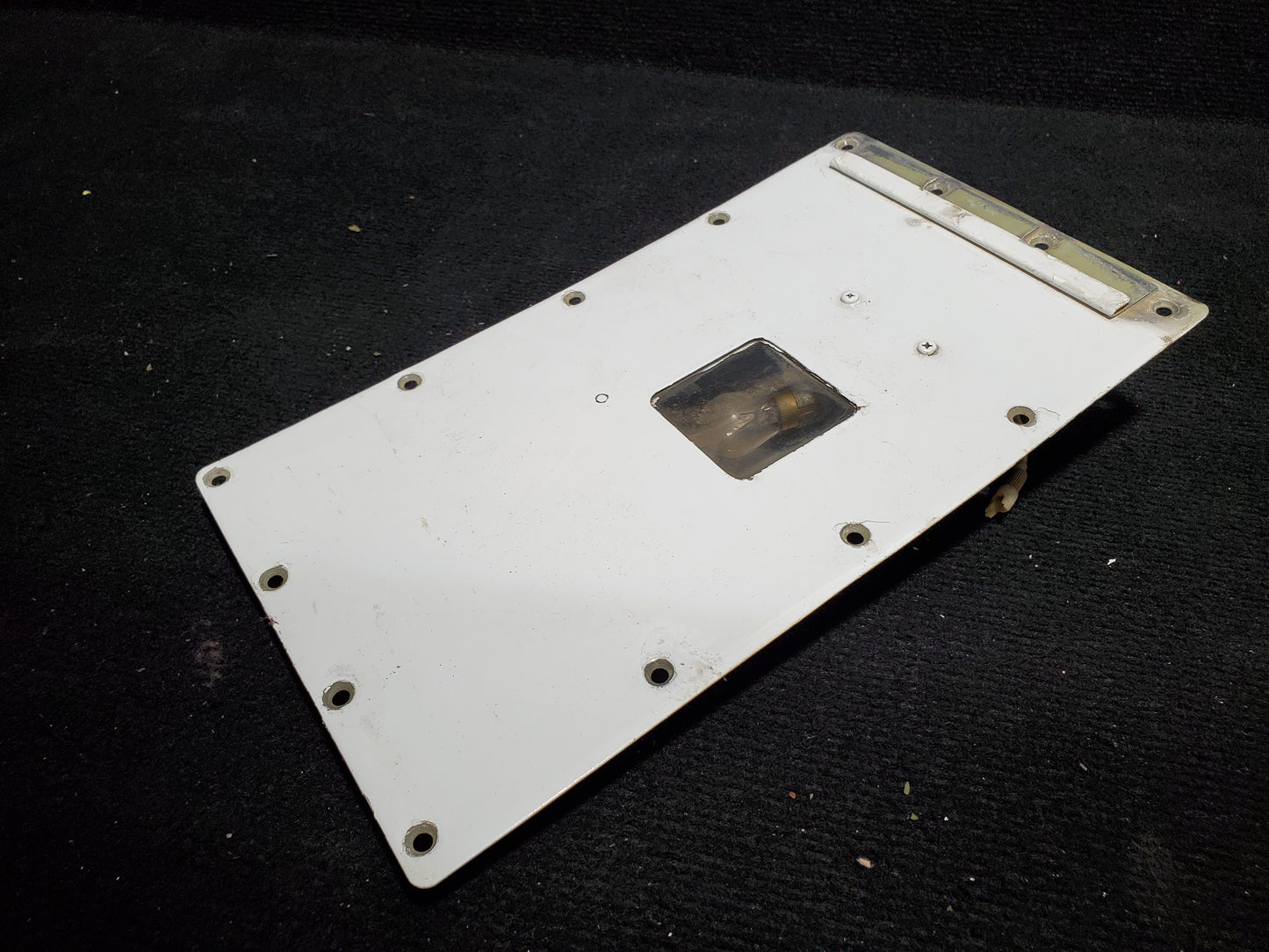 Access Cover w/ Courtesy Light - RH - Cessna - 5H-TAZ