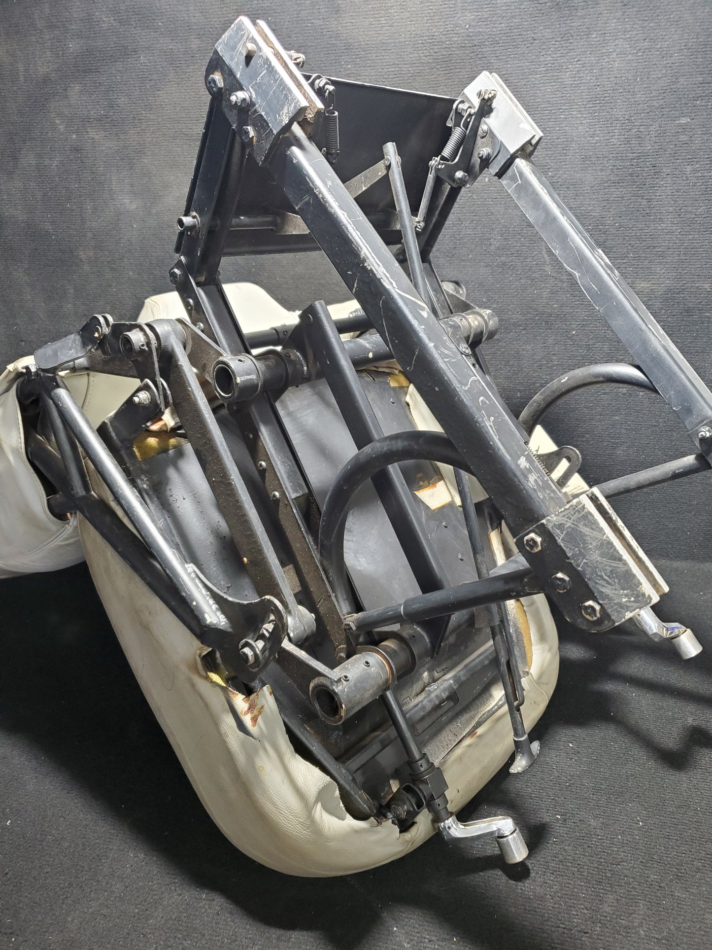 Seat Assembly - Pilot/Co-Pilot - 2 of 2 - Cessna - 5H-TAZ