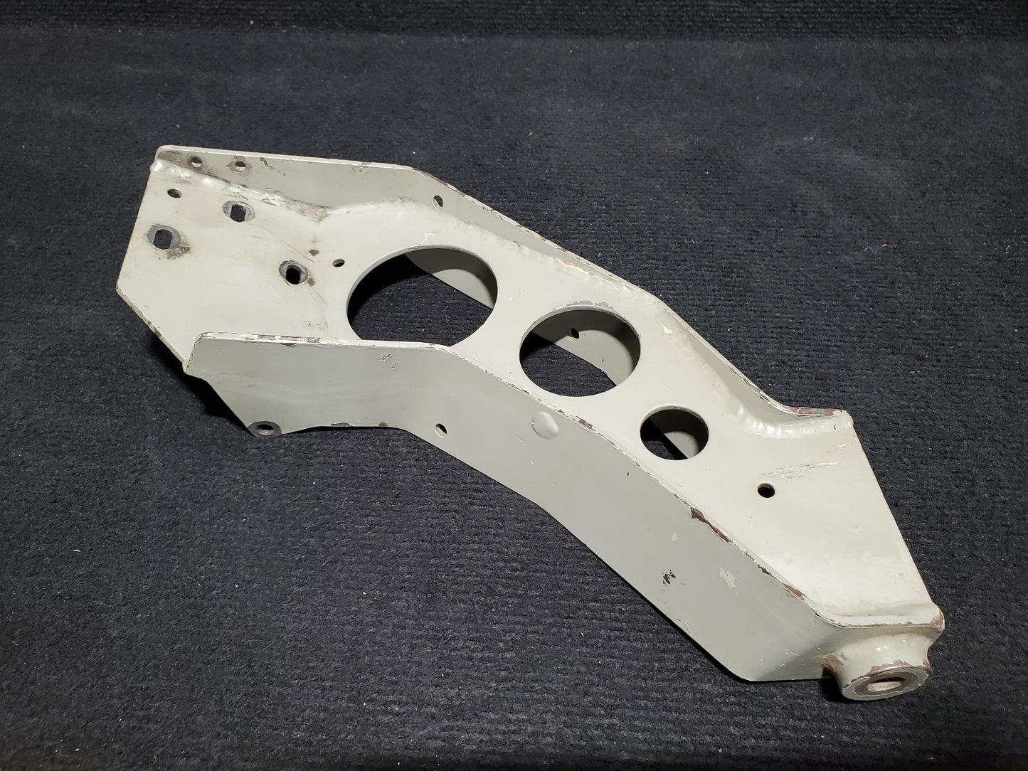 Bracket Assy 95 Amp Alternator - Cessna 208B - Unknown Origin