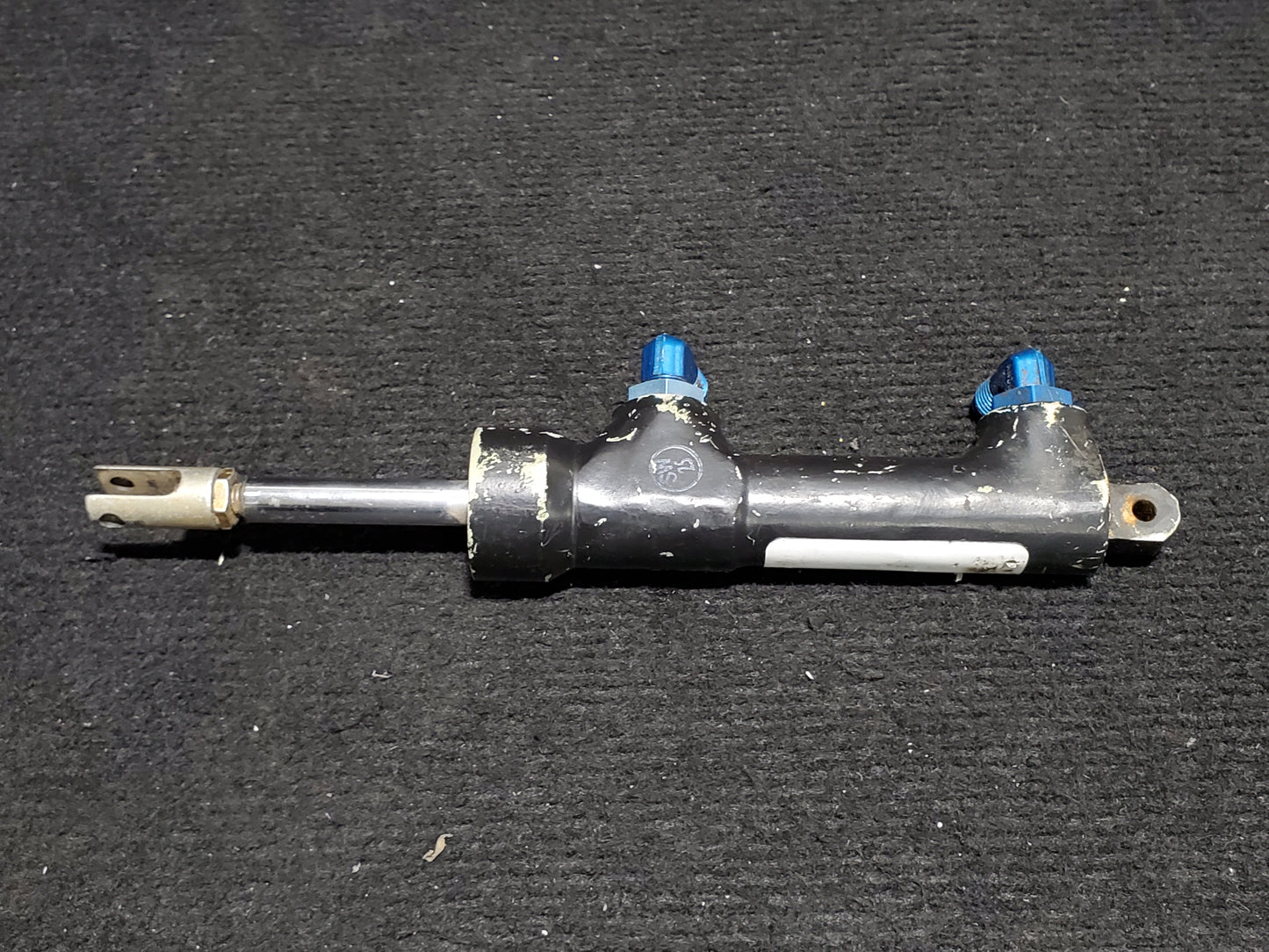Brake Master Cylinder - Cessna - 5Y-ZBW