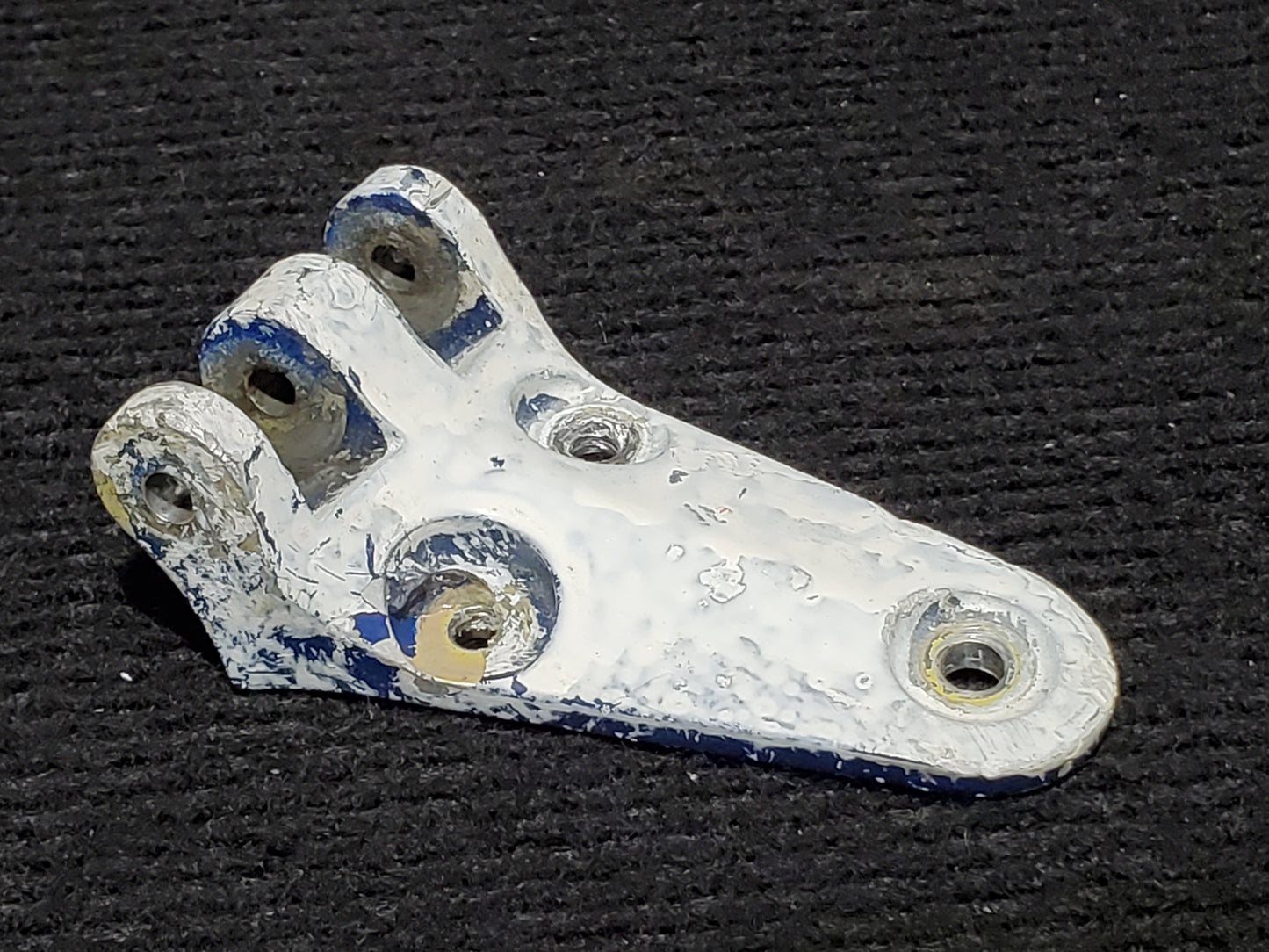 Door Hinge Lwr Fwd - RH - Cessna - 5Y-BUC