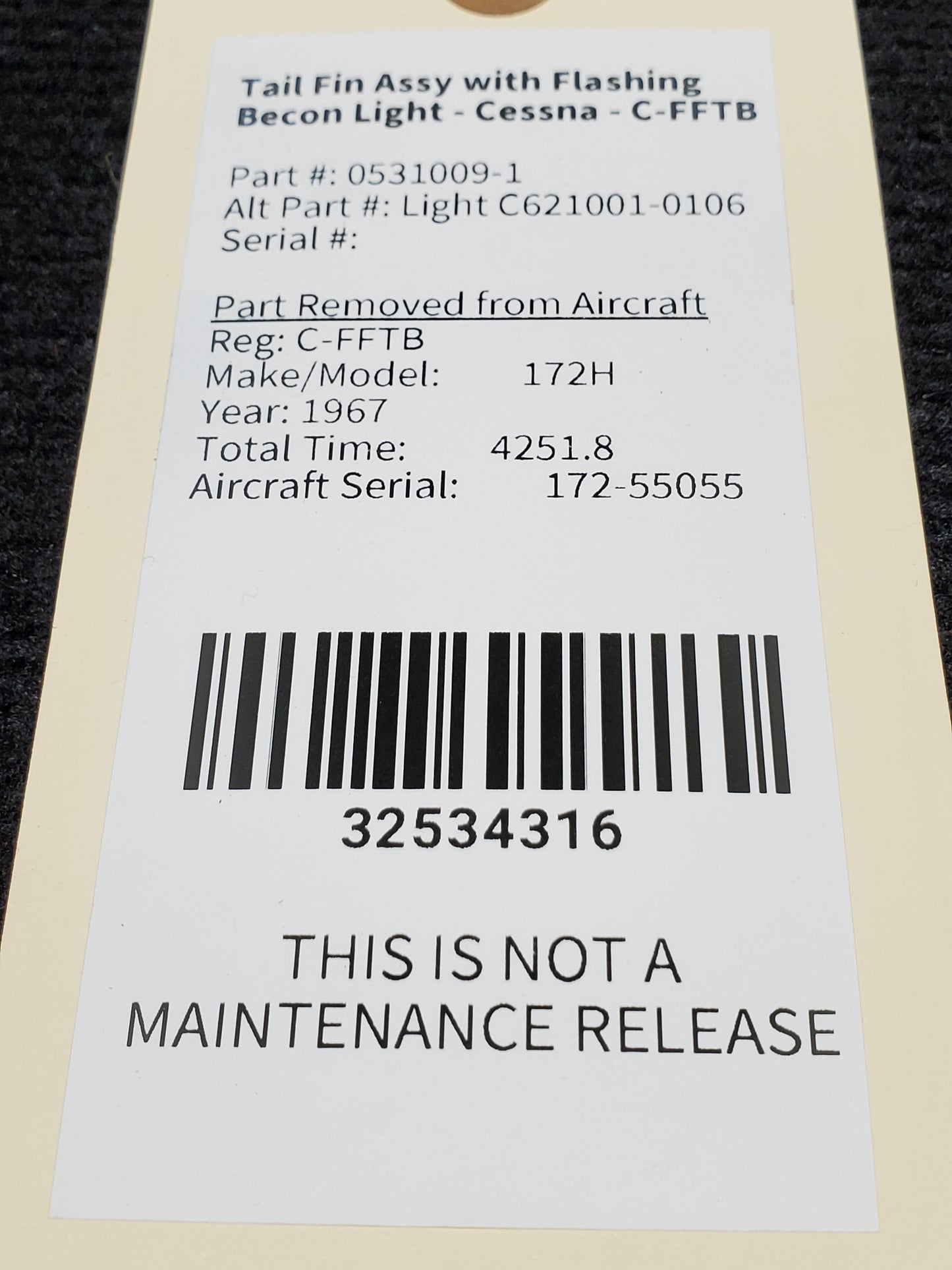 Tail Fin Assy with Flashing Becon Light - Cessna - C-FFTB