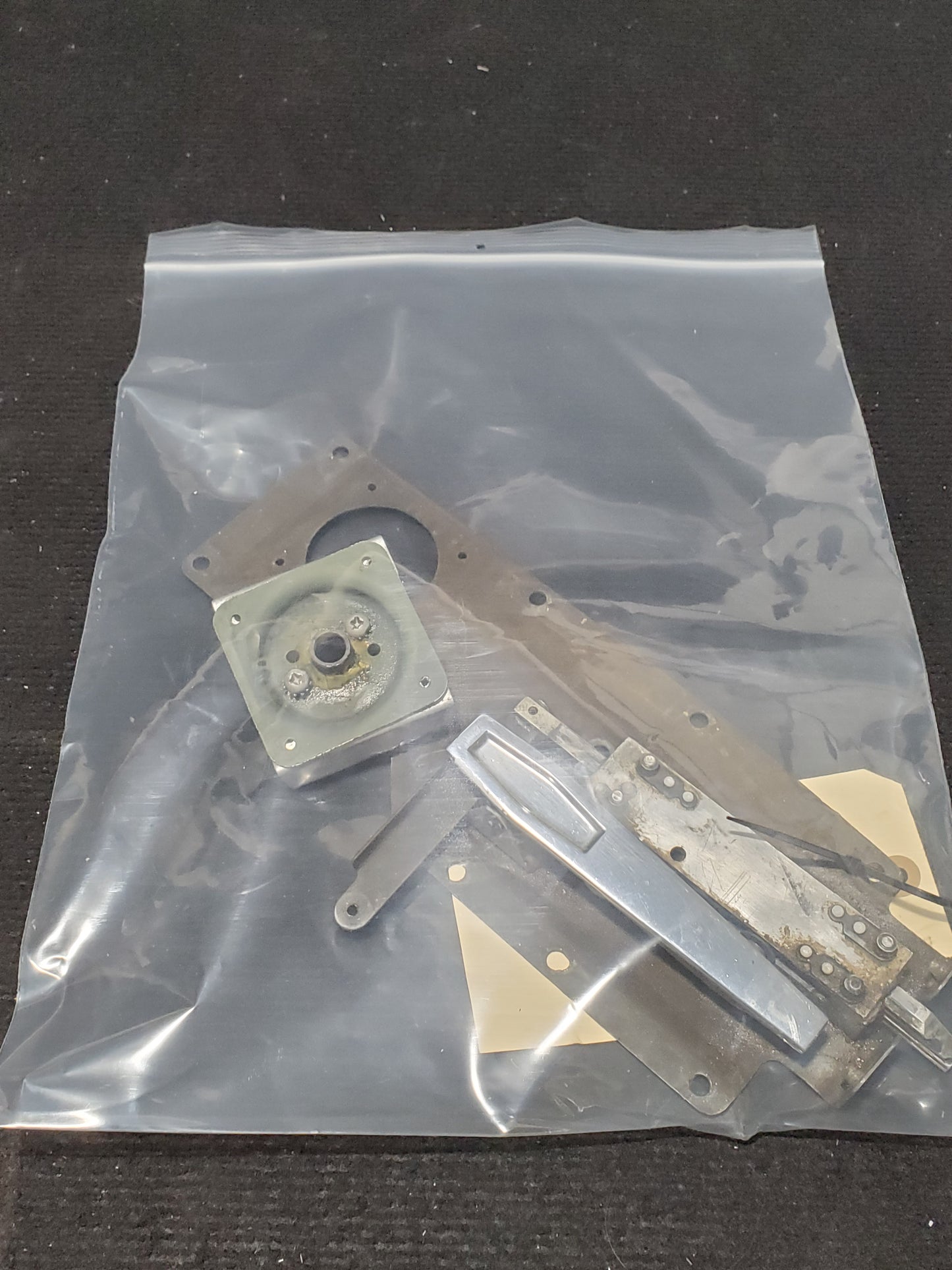 Latch Assy - LH - Cessna - C-GROC