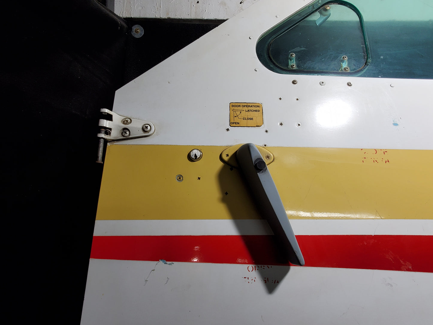 Crew Door - LH - Cessna - 5H-TAZ
