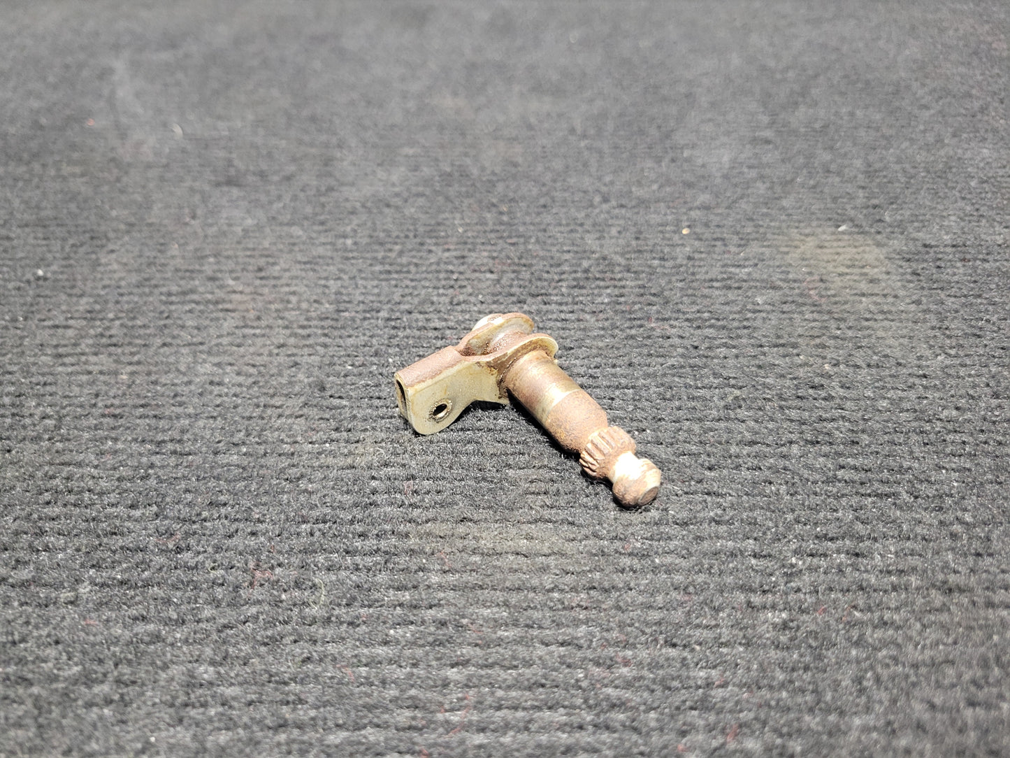 LH Door Shaft Assy - Cessna - C-FSWV