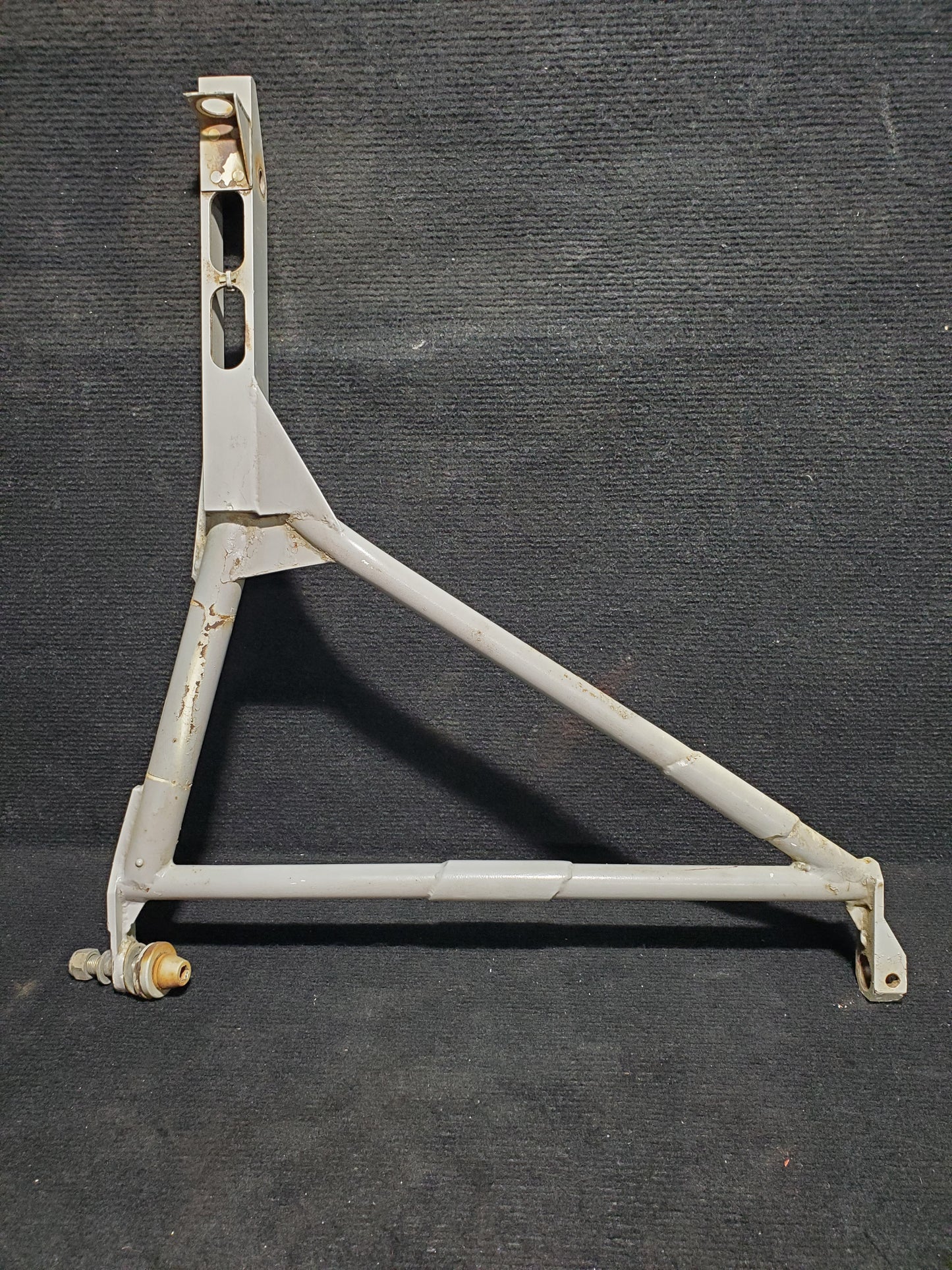 MLG Weldment Support LH - Beechcraft - C-FBPO