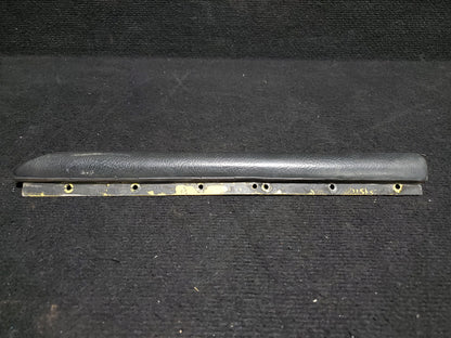 Knee Bumper Assy - Cessna - 5Y-ZBW