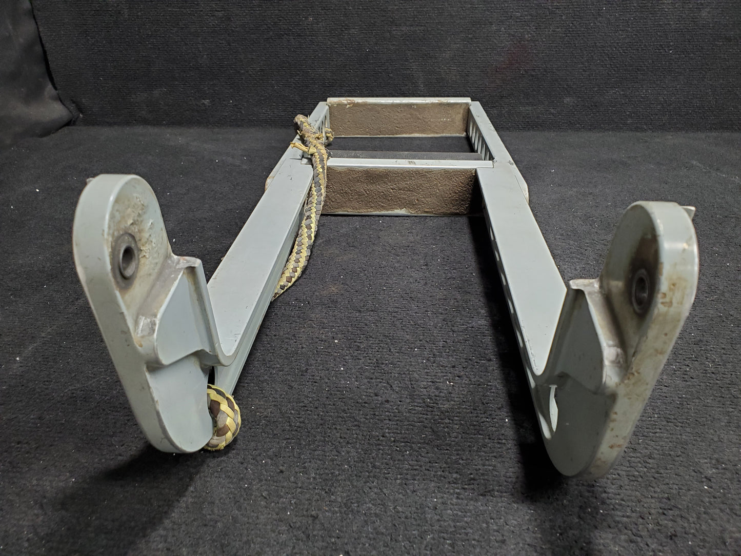 Crew Step Assembly - Cessna - 5H-NWA