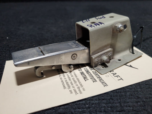 Bracket Assy - Door Latch - LH/RH Fwd - Cessna - 5Y-RNA