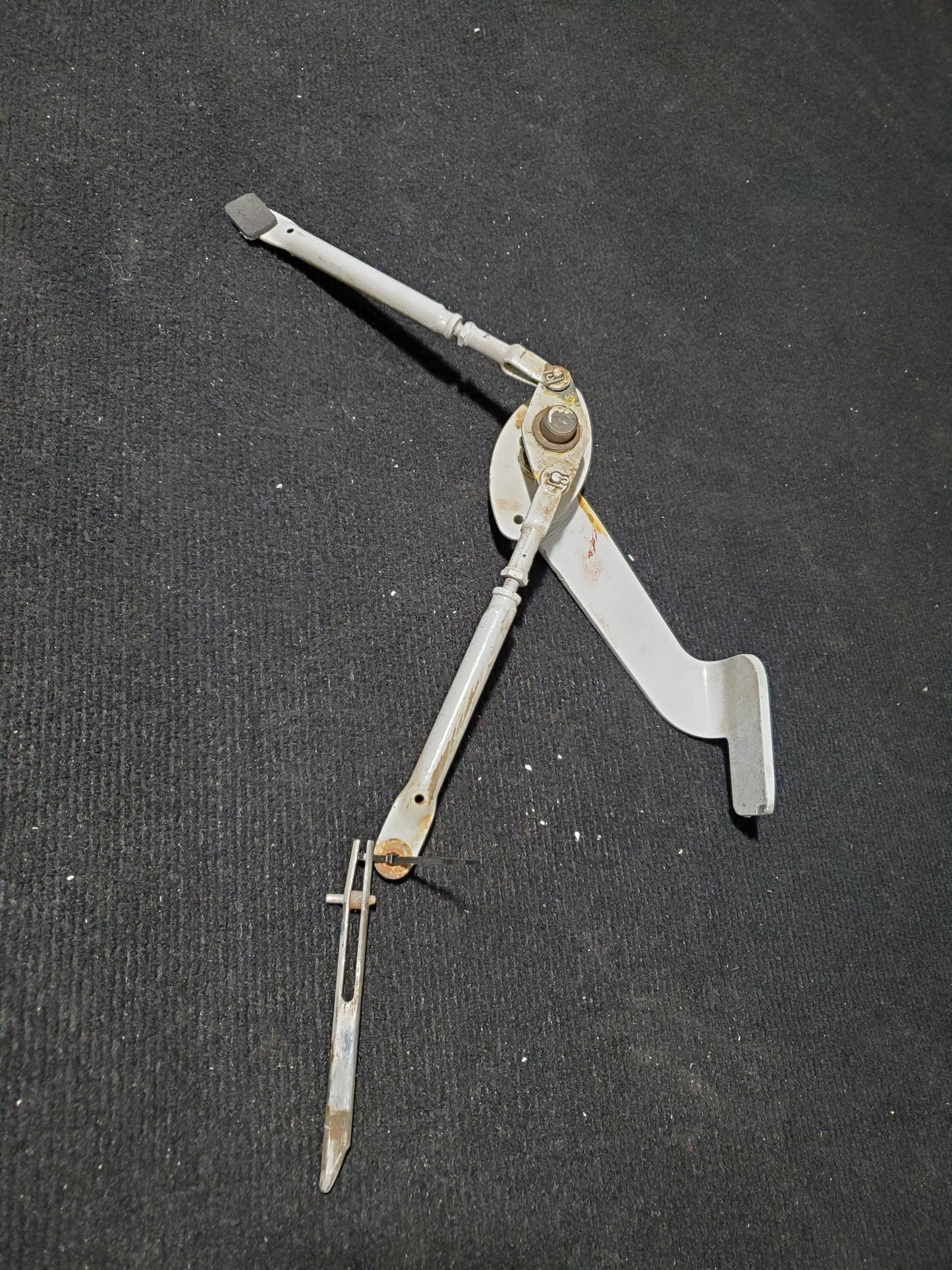 Latch Mechanism - Lower Passenger Door - Cessna - 5Y-BUC