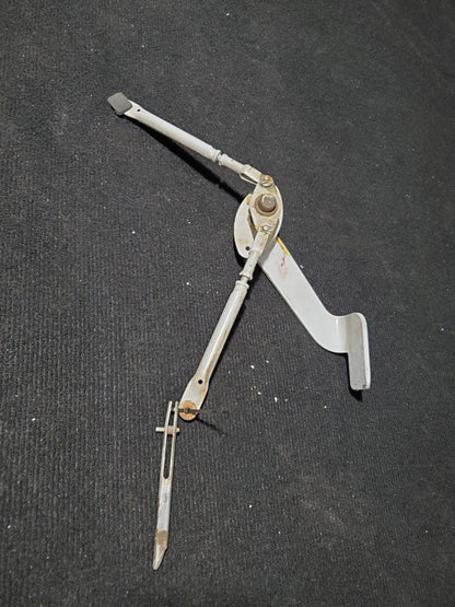 Latch Mechanism - Lower Passenger Door - Cessna - 5Y-BUC