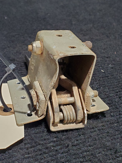 Bracket Assy - Door Latch - LH  Center - Cessna - 5Y-OER