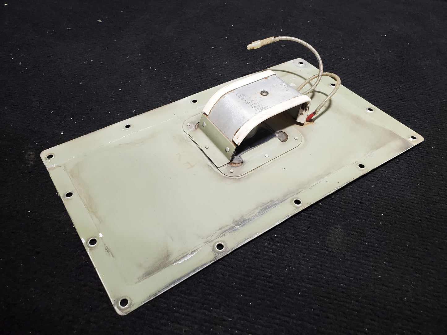 Access Cover w/ Courtesy Light - RH - Cessna - 5H-TAZ