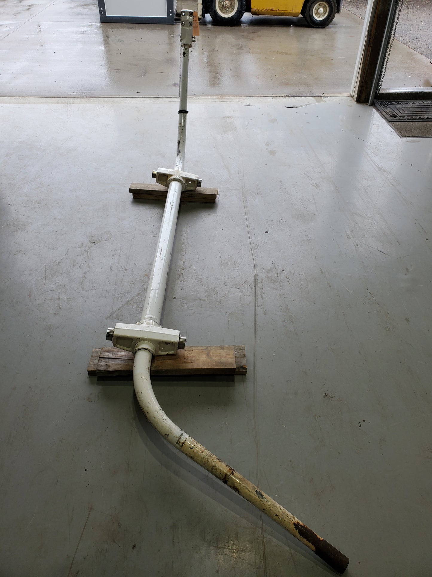 Main Landing Gear Assembly - Cessna 208B Caravan - 5H-NWA