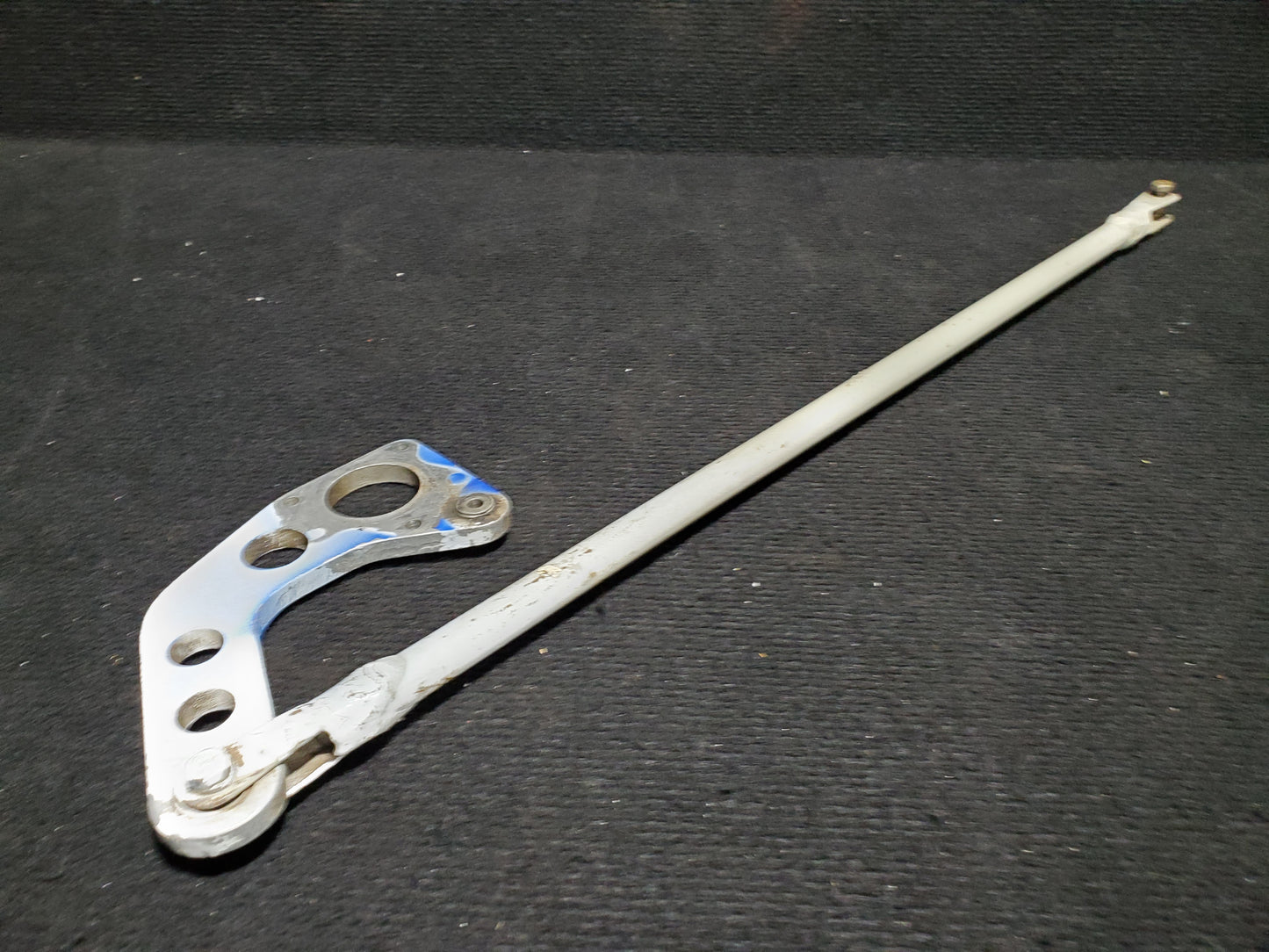 Elevator Arm Assembly w/ push pull tube - Cessna - C-FWOK