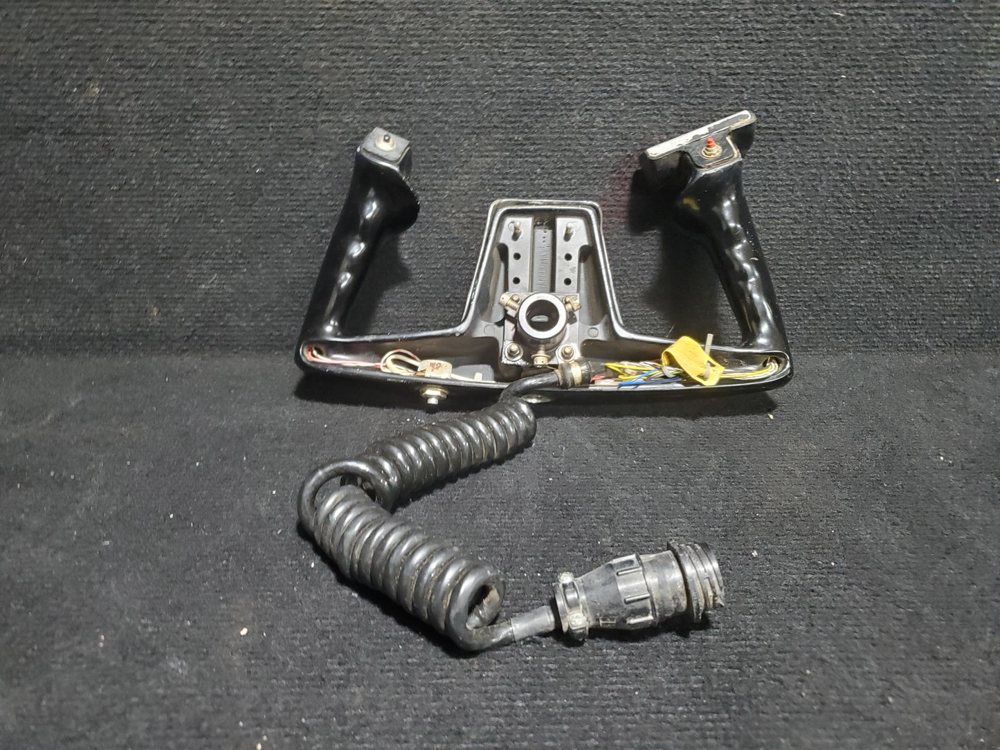 Control Wheel Assy - Pilot - Cessna - 5H-TAZ
