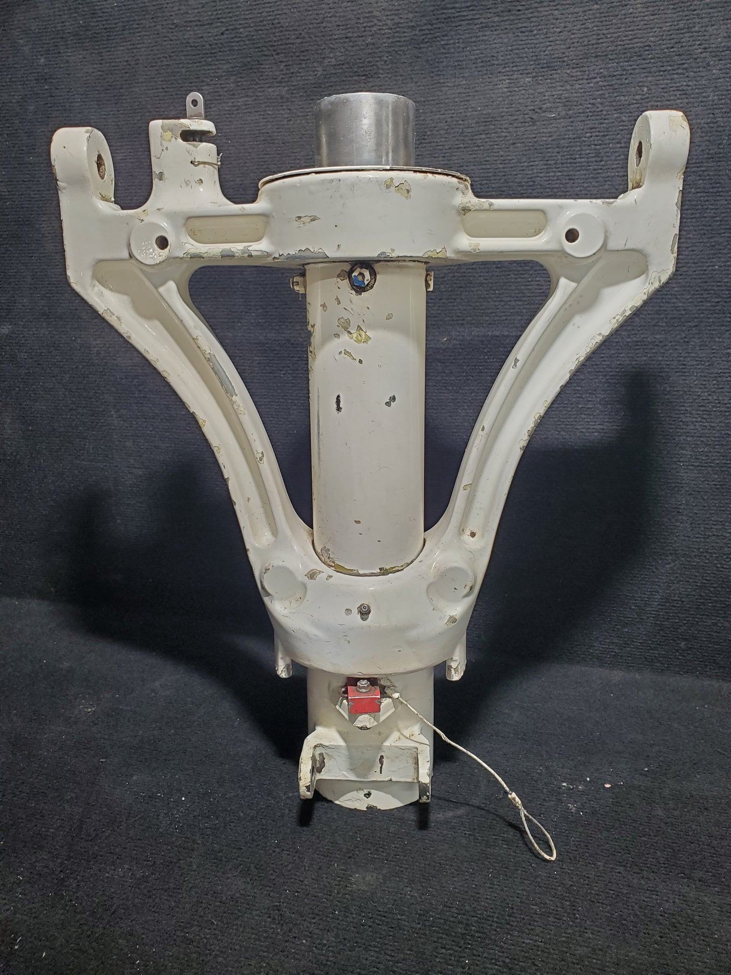 NLG Trunnion Assy - Cessna - 5H-NWA