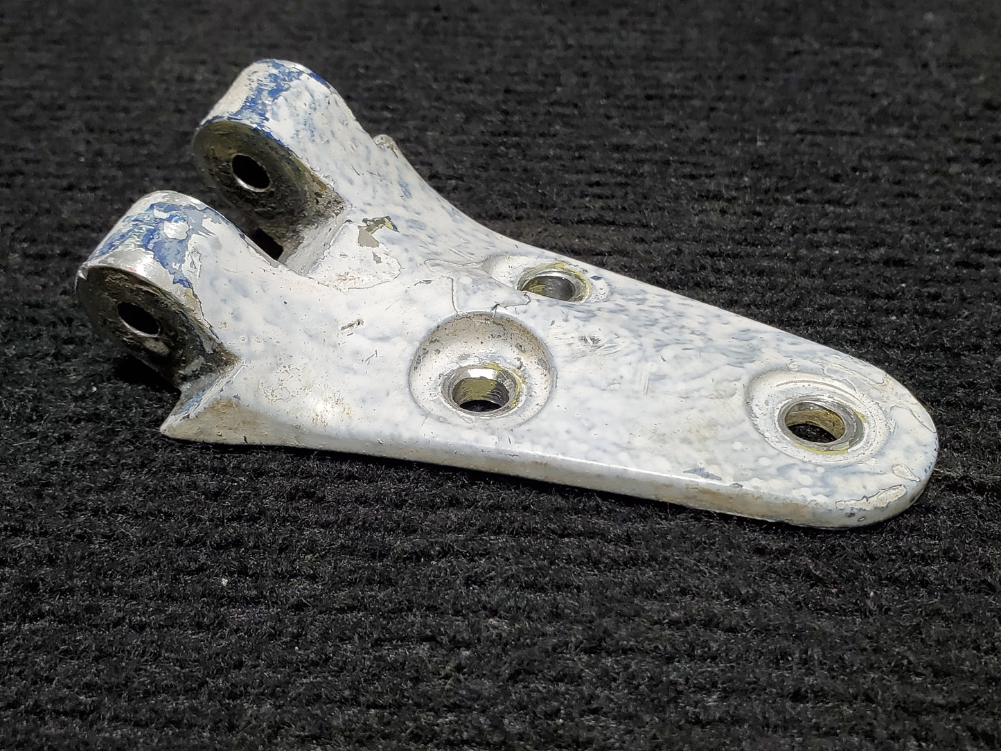 Door Hinge Lwr Aft - RH - Cessna - 5Y-BUC