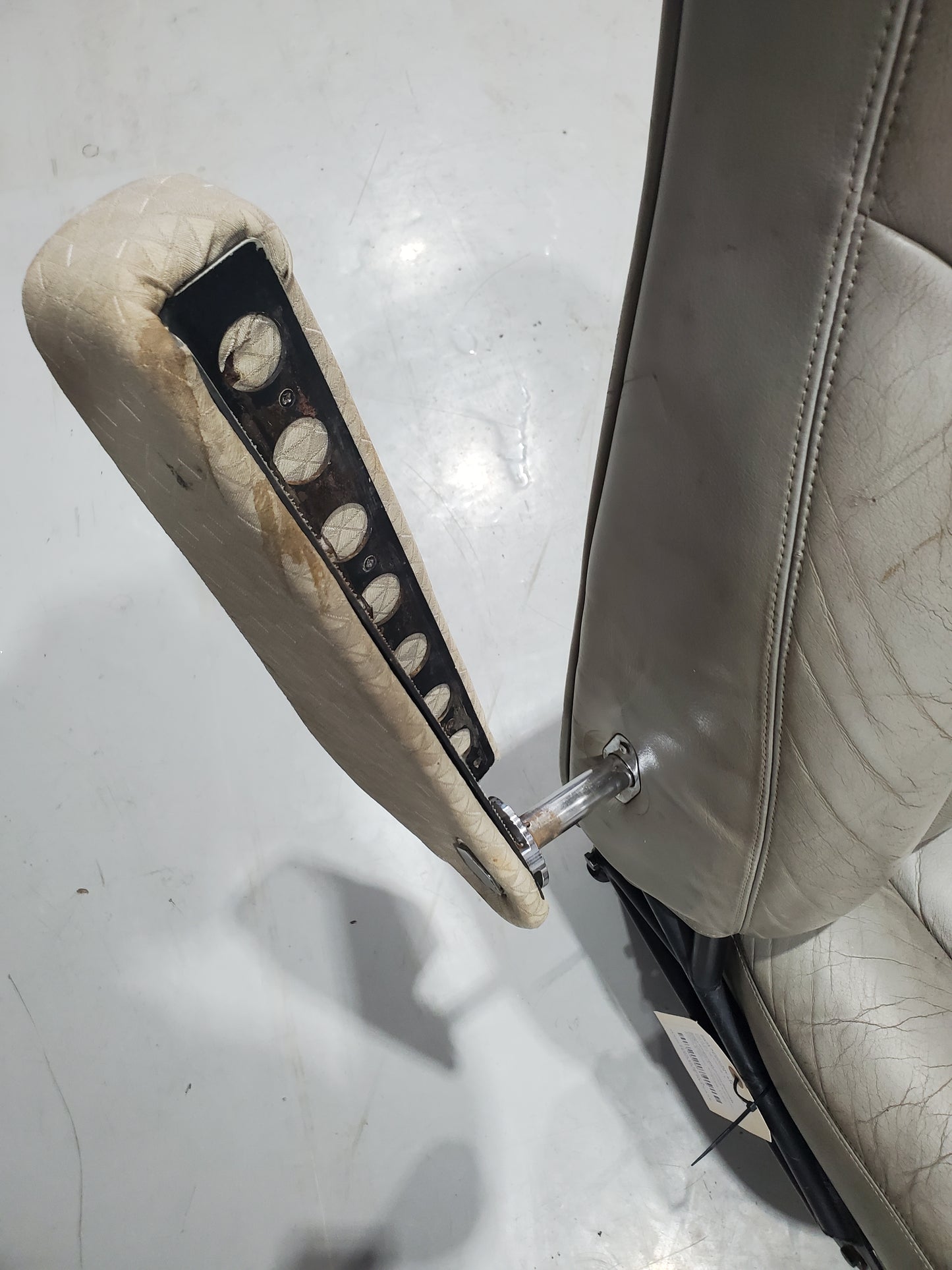 Seat Assembly - Crew Seat - 1 of 2 - Cessna - 5H-TAZ