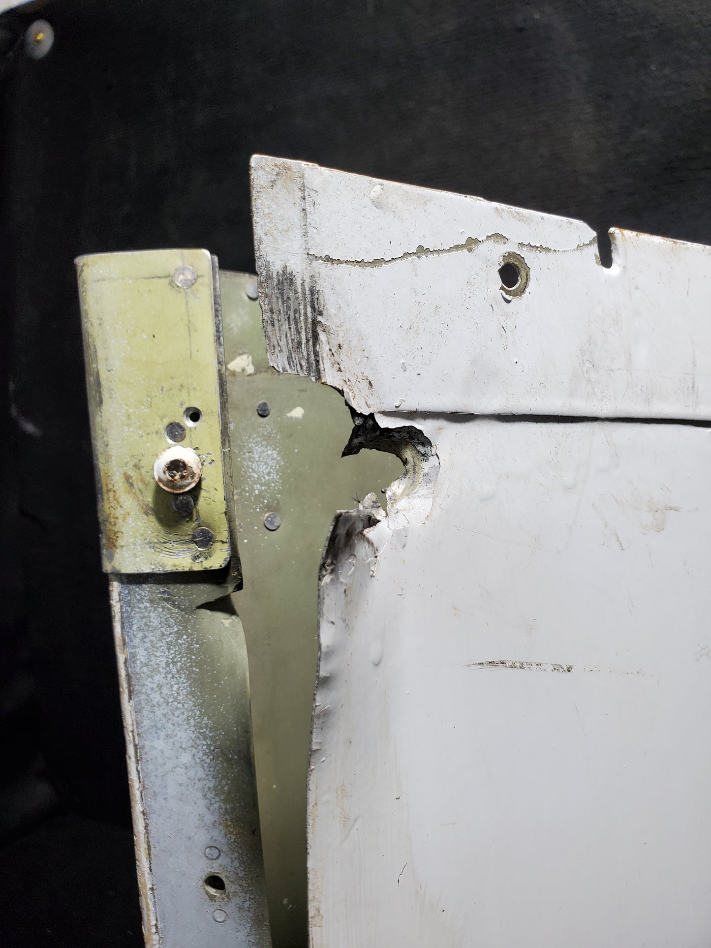 MLG Cover Assy - LH - Cessna - 5H-TAZ