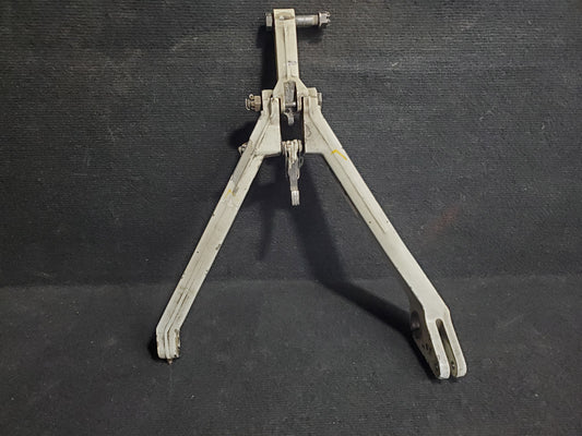 MLG Link Aft LH - Piper - C-FNCI