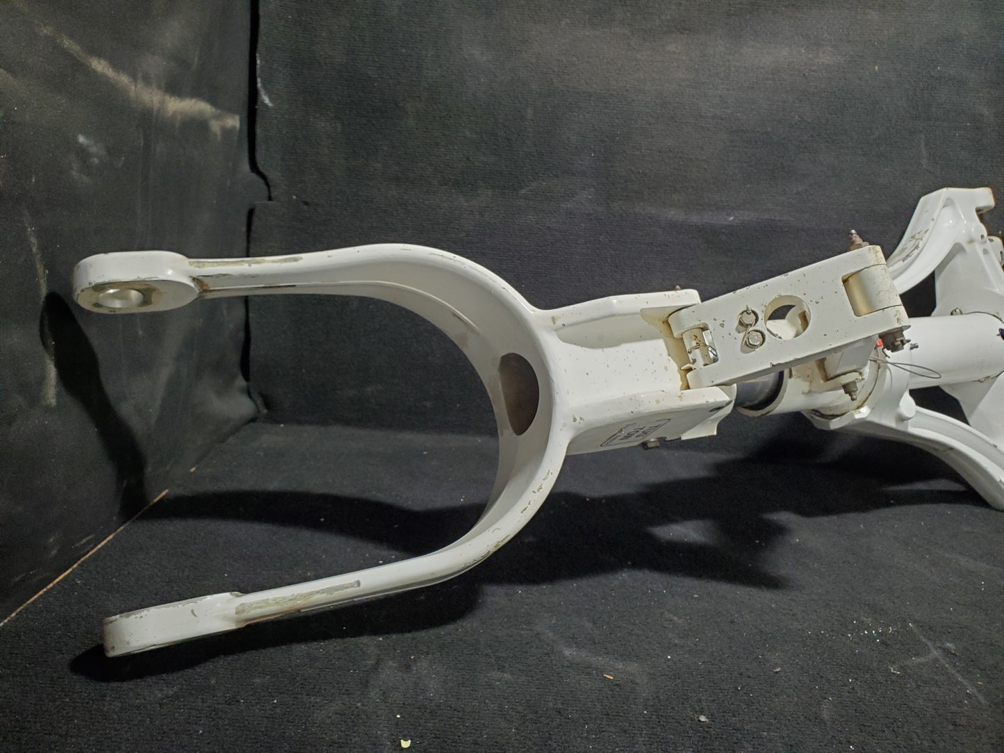 Nose Landing Gear Assembly - Cessna - 5Y-MME
