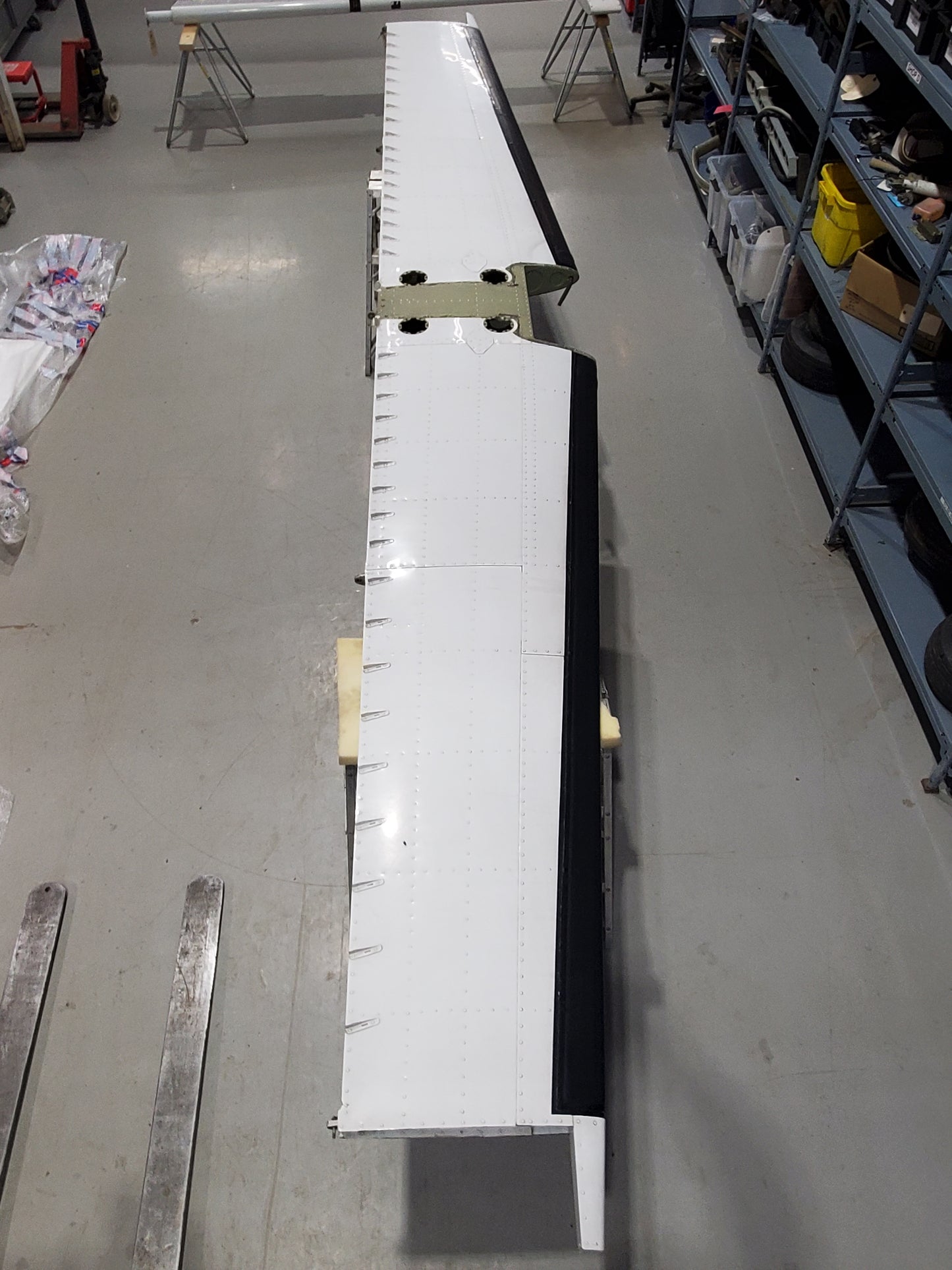 Horizontal Stabilizer - Cessna 208B Caravan - OO-SEX