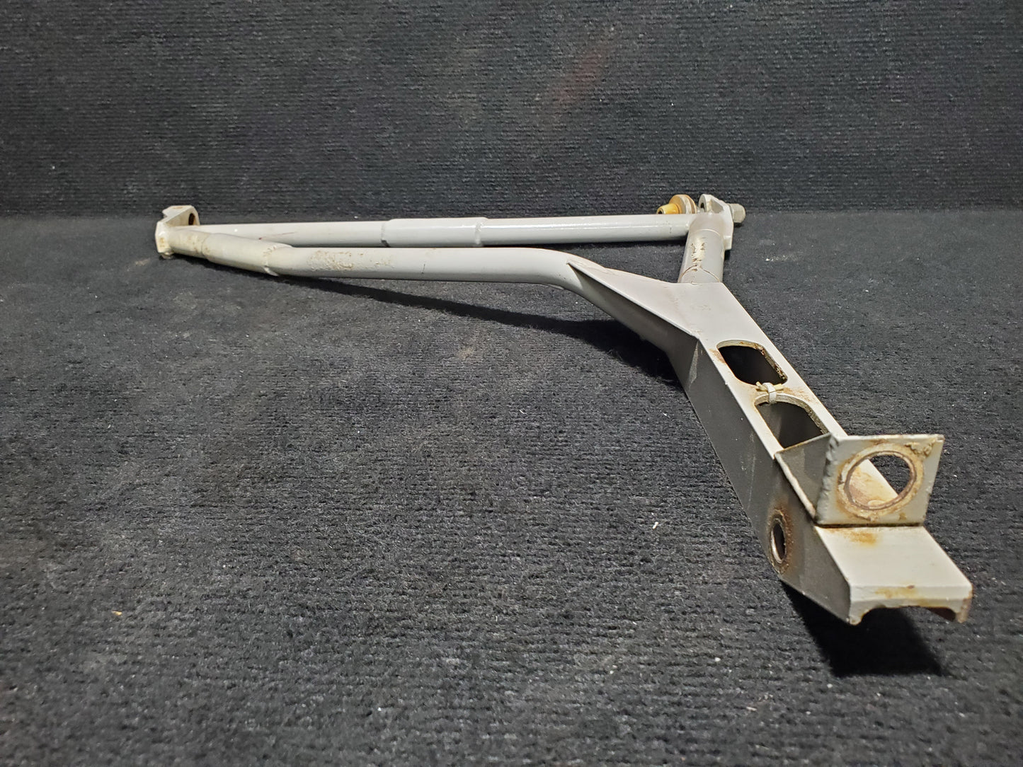 MLG Weldment Support LH - Beechcraft - C-FBPO