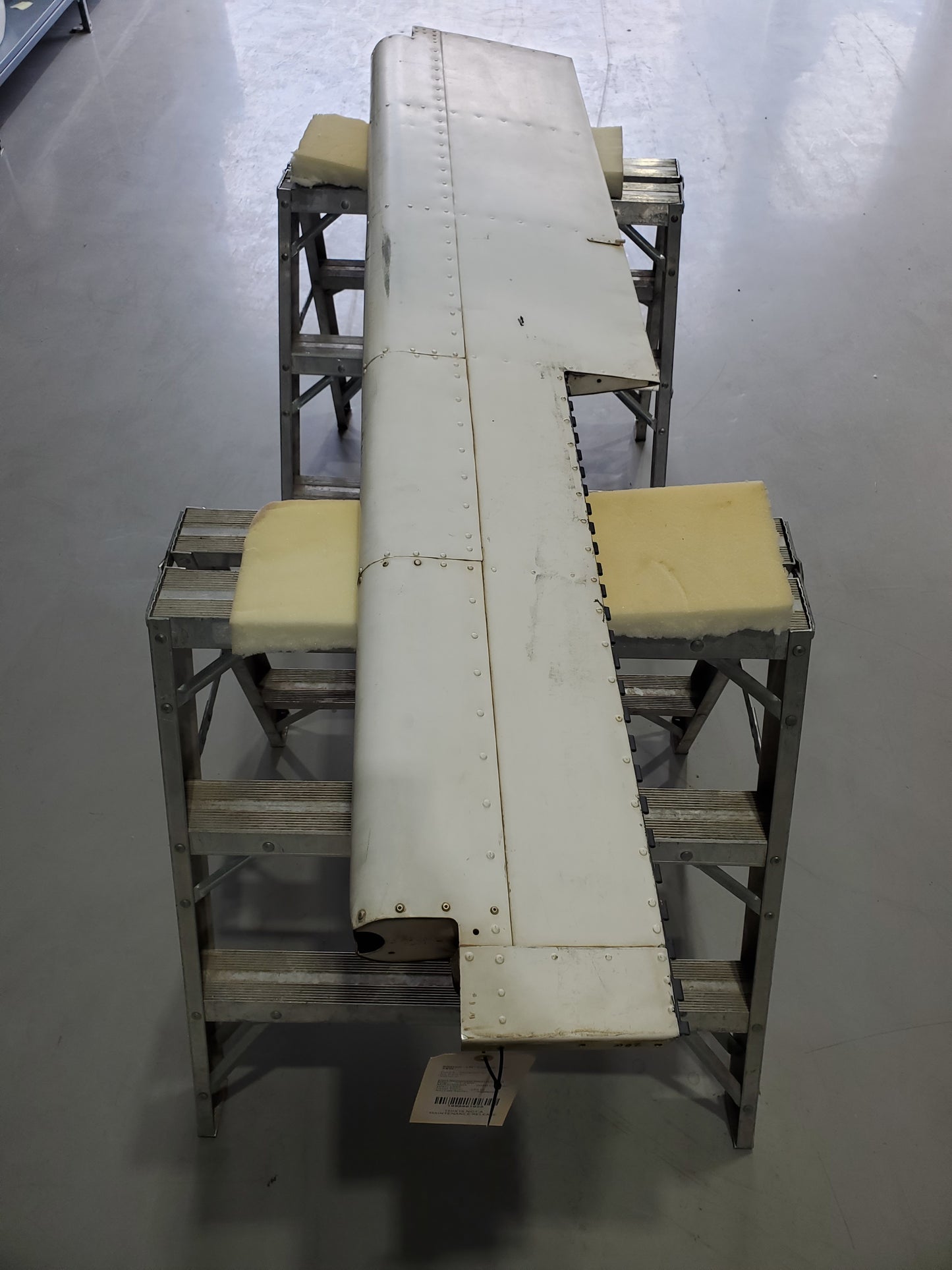 Aileron - LH - Cessna - 5Y-ZBW