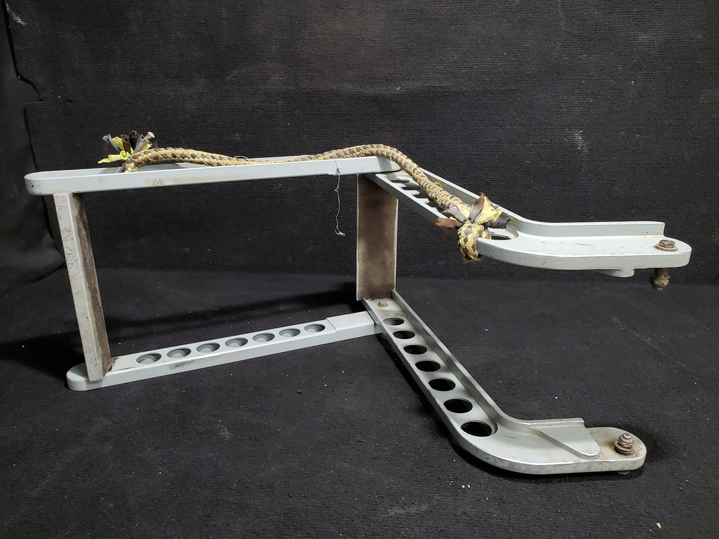Crew Step Assembly - Cessna - 5H-NWA