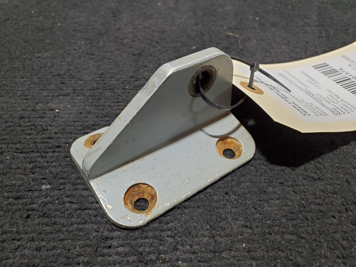 Crew Ladder Bracket - Cessna - 5H-NWA